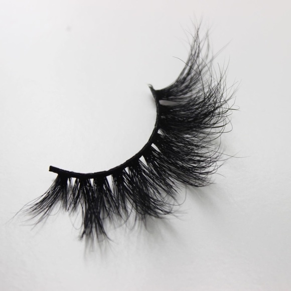 Lashes - Picture 3 of 3